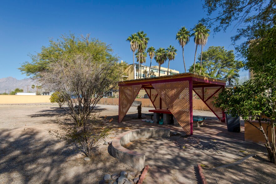 More Photos Of 3767 E Grant Rd, Tucson Office For Sale