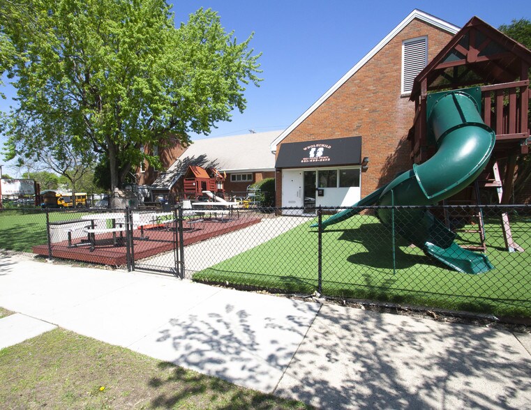 More Photos Of 1901 Ford Pkwy, Saint Paul Schools For Lease