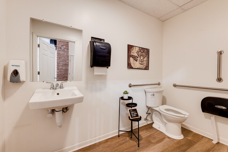 More Photos Of 827 E Warrington Ave, Pittsburgh Flex For Lease