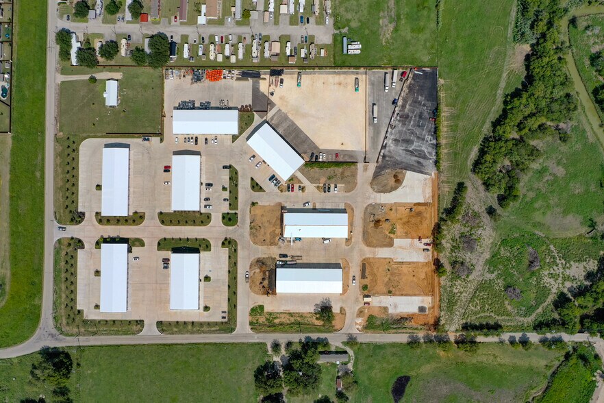 More Photos Of 3115 Chambers St, Venus Flex For Lease