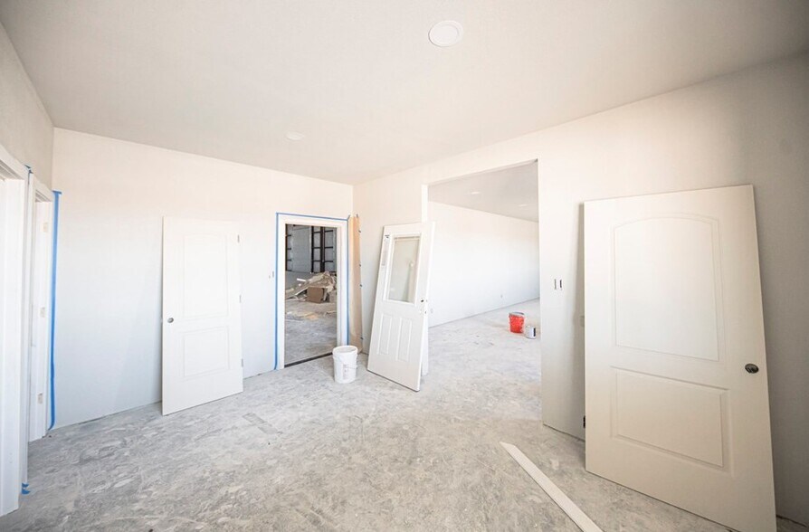 More Photos Of 14050 W Silver Fox Trl, Odessa Warehouse For Lease