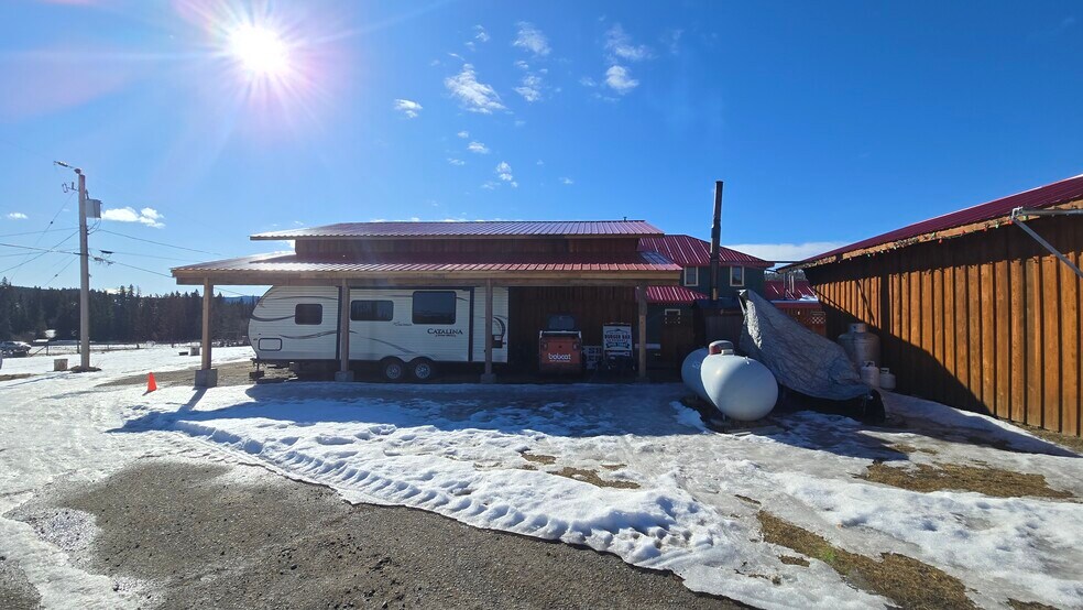 More Photos Of 1080 Stack Valley Rd, Cariboo Hotel For Sale