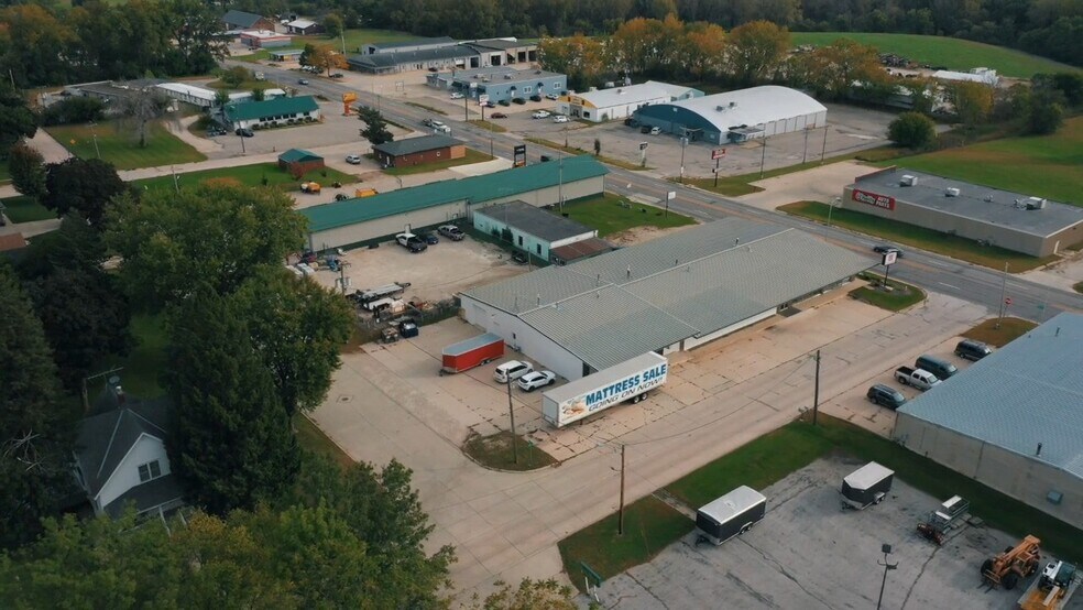 More Photos Of 101 9th St, Charles City General Retail For Sale