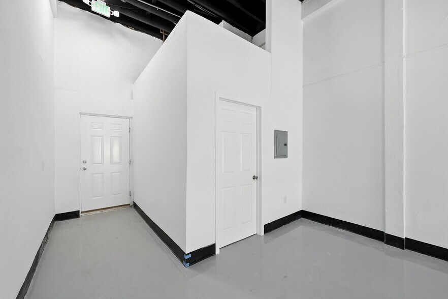 More Photos Of 5404 Western Ave, Los Angeles Storefront Retail Office For Lease