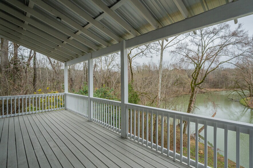 More Photos Of 911 Creekside Ct, Helena Storefront Retail Office For Sale