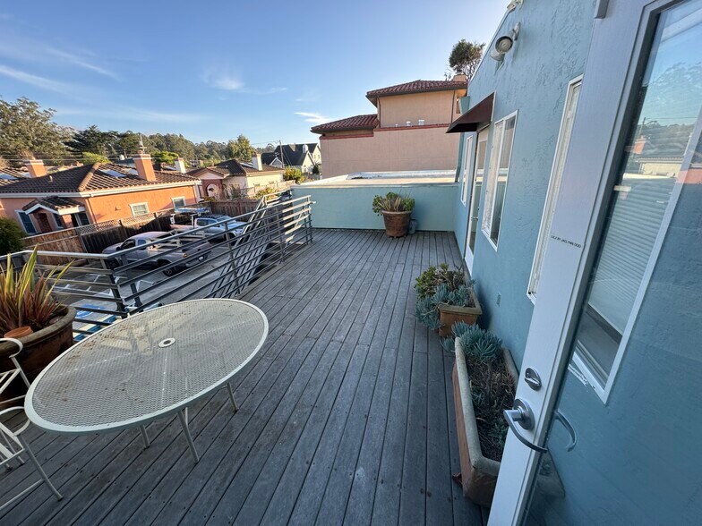 More Photos Of 637 Main St, Half Moon Bay Office For Lease