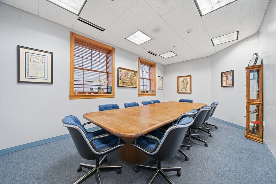 More Photos Of 921 S State St, Lockport Office For Sale