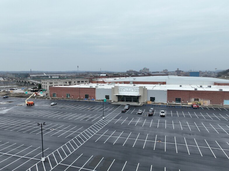 More Photos Of 600 N B St, Hamilton Sports And Entertainment For Lease
