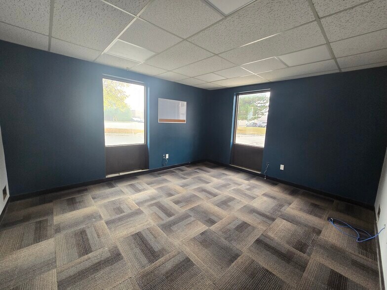 More Photos Of 45 Pacific Crt, London Flex For Sale