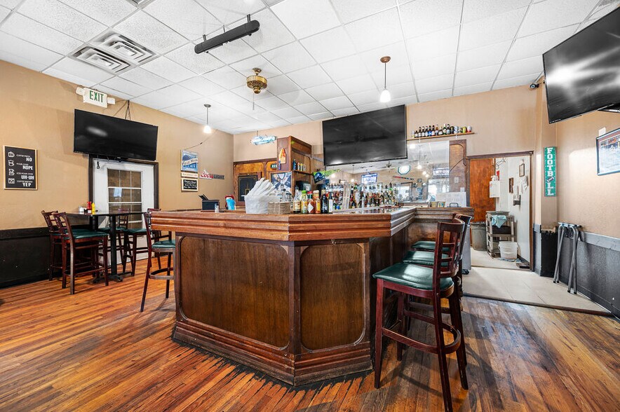 More Photos Of 235 S Main St, Palisade Restaurant For Sale