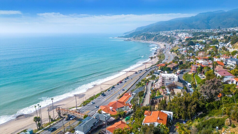 More Photos Of 17575 Pacific Coast Hwy, Pacific Palisades Loft Creative Space For Lease