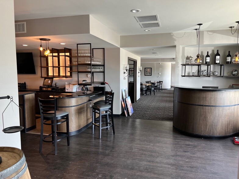 More Photos Of 17780 Fort St, Riverview Restaurant For Sale