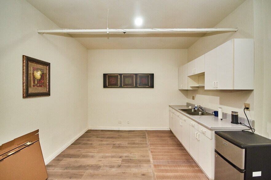 More Photos Of 560 S Melrose St, Placentia Warehouse For Lease