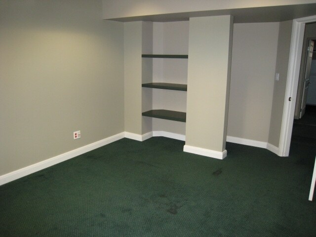 More Photos Of 1538 Foster St, White Rock Office For Lease
