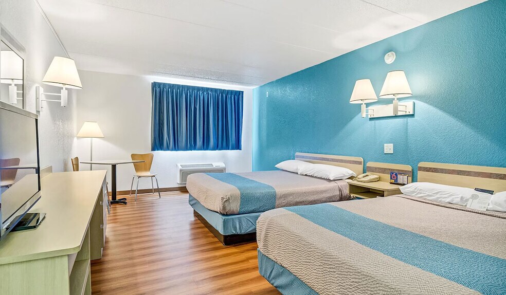 More Photos Of 111 Circle Rd, Big Springs Hotel For Sale