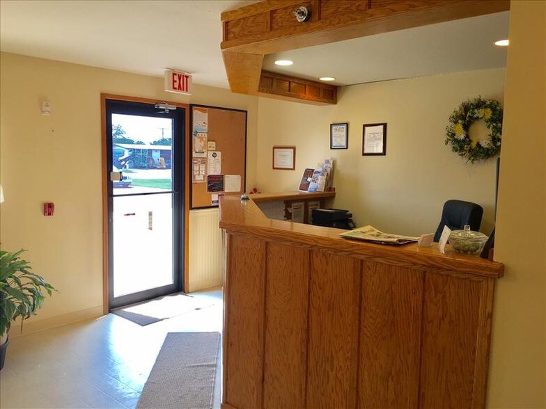 More Photos Of 711 N Center St, Shelbina Hotel For Sale