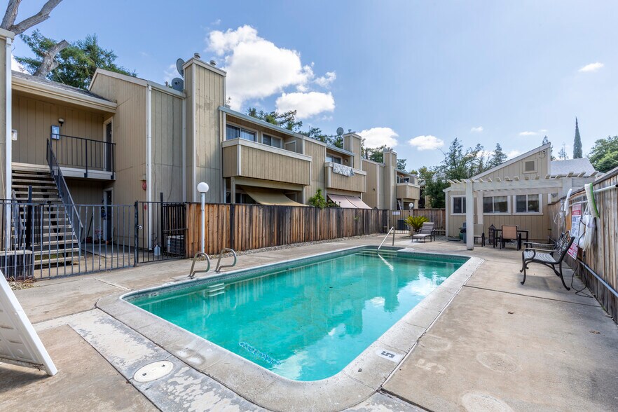More Photos Of 2330 Hurley Way, Sacramento Apartments For Sale