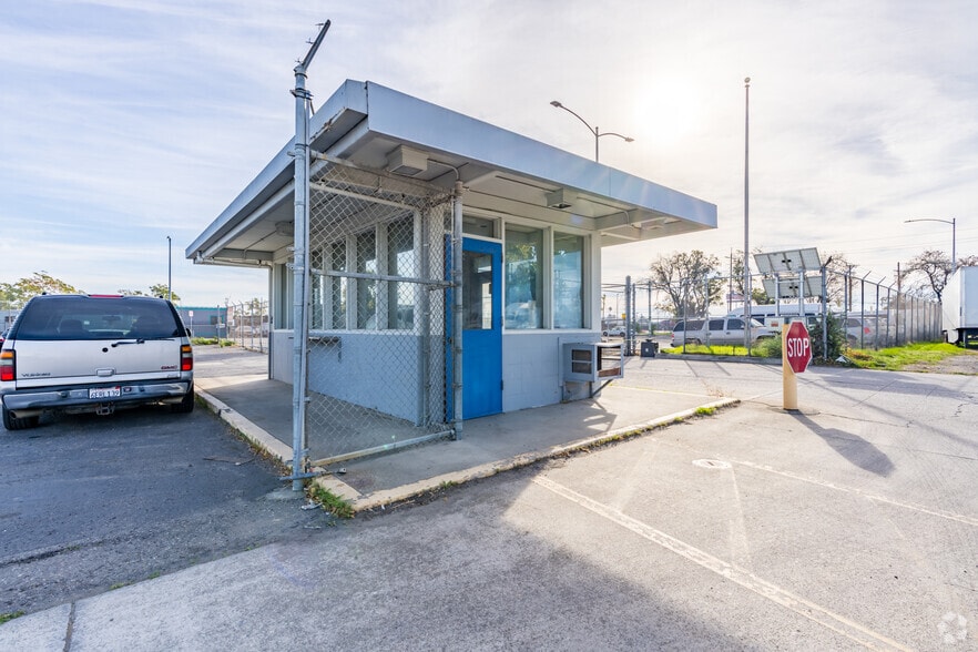 More Photos Of 1111 Navy Dr, Stockton Manufacturing For Lease