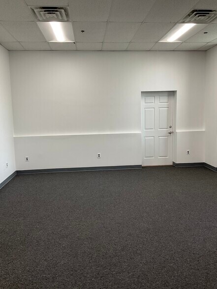 More Photos Of 450-460 Veterans Dr, Burlington Light Distribution For Lease