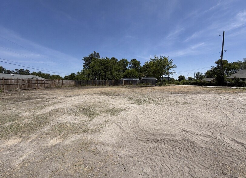 More Photos Of 16300 Summit Dr, Austin Land For Lease