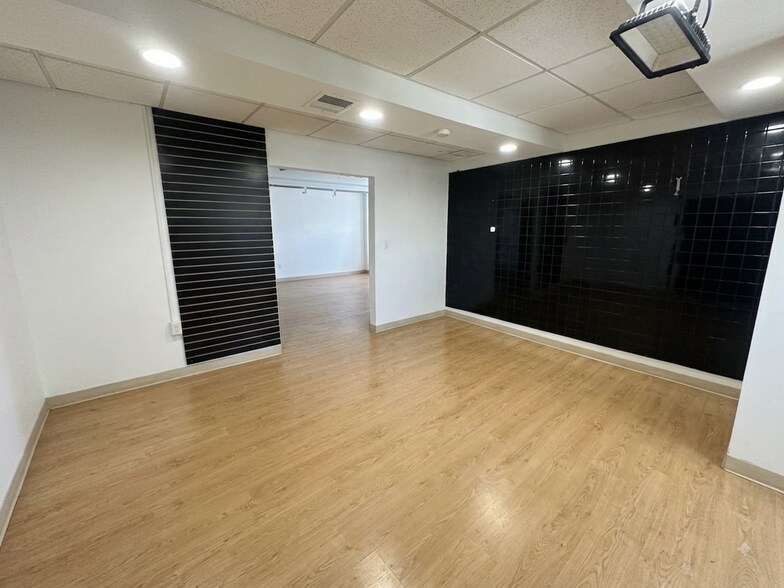 More Photos Of 11 Prospect Ave, Hewlett Warehouse For Lease