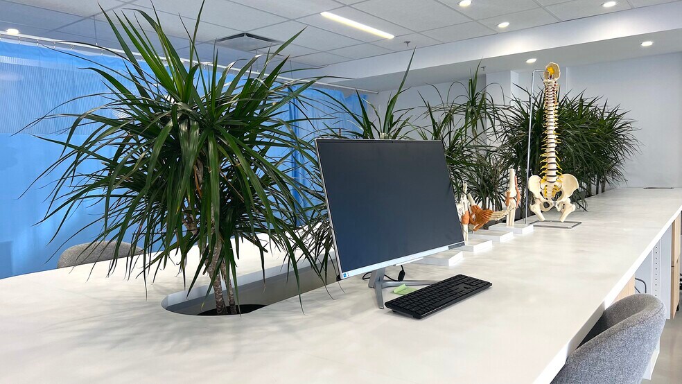 More Photos Of 290 Midpark Way SE, Calgary Medical For Lease