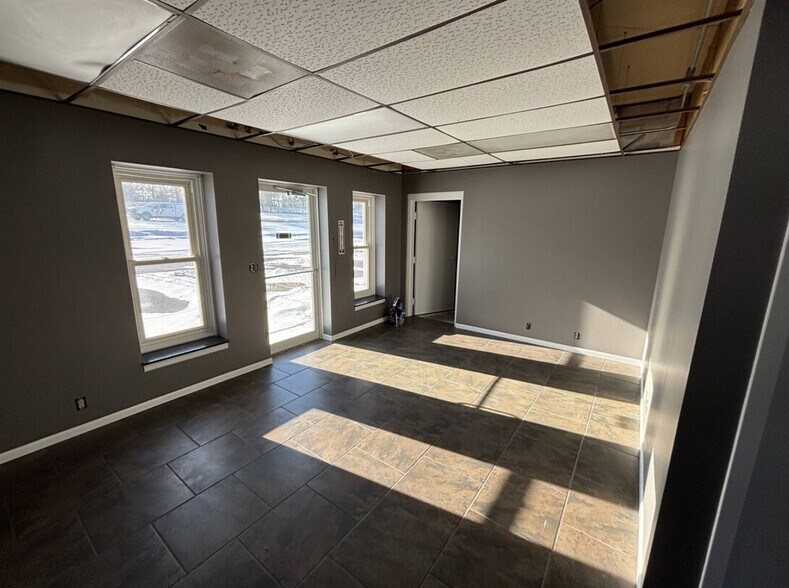 More Photos Of 3115 Oak Knoll Dr, Eau Claire Auto Dealership For Lease