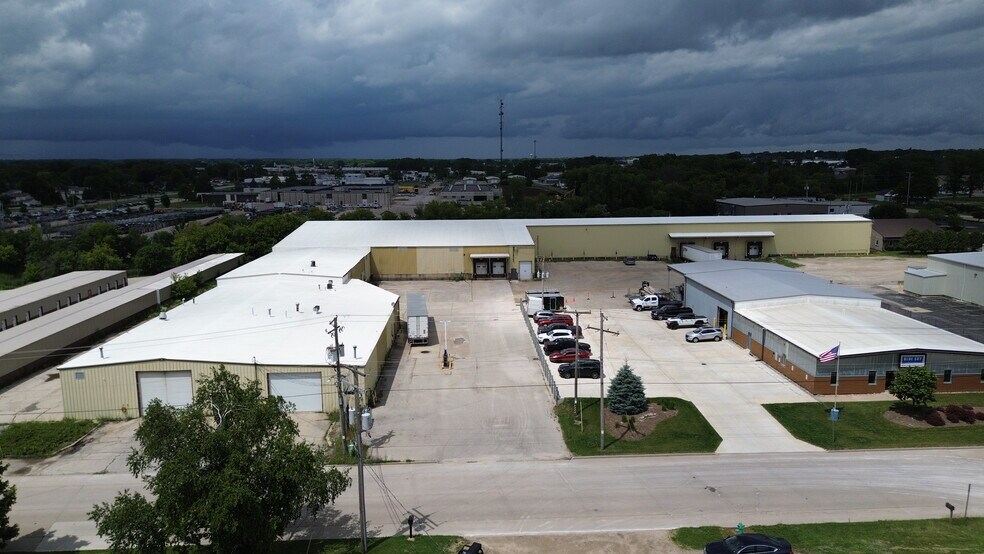 More Photos Of 2316 W Everett St, Appleton Warehouse For Lease