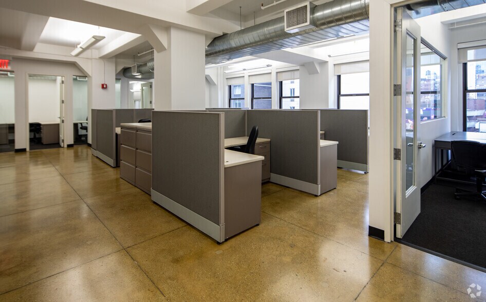 More Photos Of 589 Eighth Ave, New York Loft Creative Space For Lease