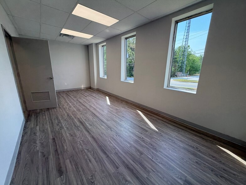 More Photos Of 5094 Minola Dr, Lithonia Distribution For Lease