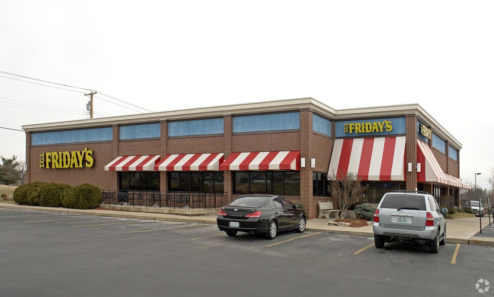 Primary Photo Of 2000 S 1st Capitol Dr, Saint Charles Restaurant For Lease