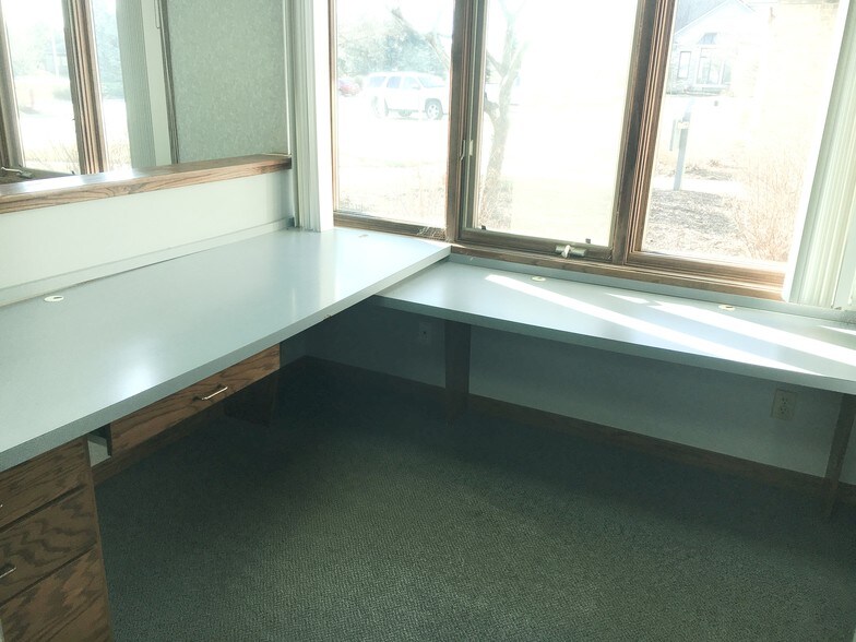 More Photos Of 836 Centennial Way, Lansing Medical For Sale