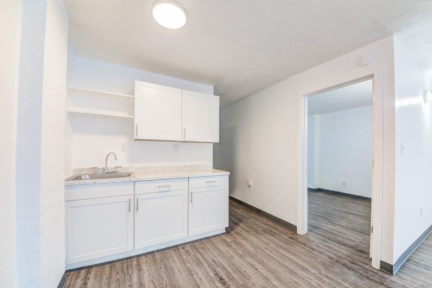 More Photos Of 600-604 E Warrington Ave, Pittsburgh Storefront Retail Office For Lease