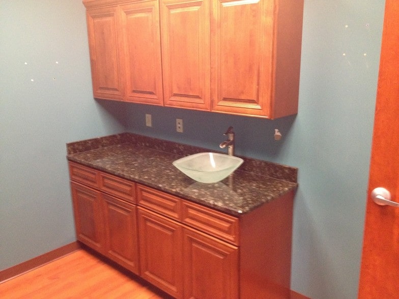 More Photos Of 7531-7569 Barnett Way, Powell General Retail For Lease