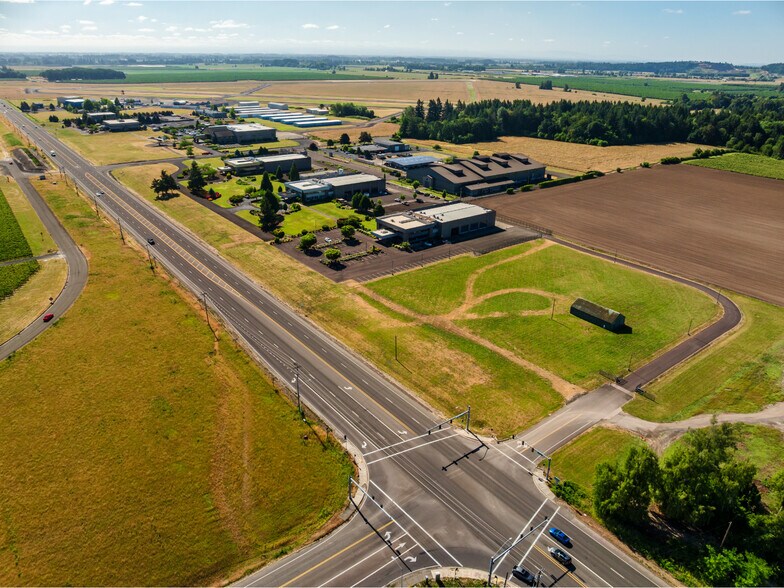 More Photos Of 3330 SE Three Mile Ln, McMinnville Light Manufacturing For Lease
