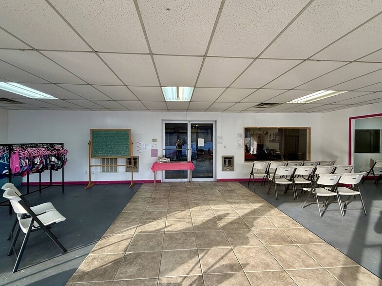 More Photos Of 695 N Varnell Rd, Tunnel Hill Warehouse For Lease