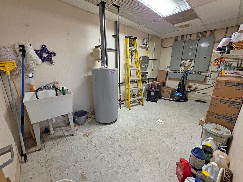 More Photos Of 100 Prushnok Dr, Punxsutawney Office For Sale