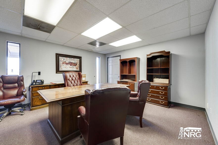 More Photos Of 715 W 81st St, Odessa Warehouse For Sale