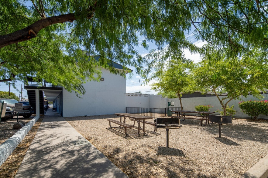 More Photos Of 1412 N 35th St, Phoenix Apartments For Sale