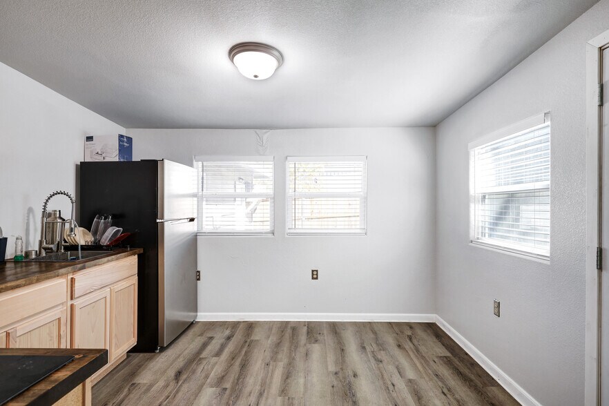 More Photos Of 1016 E Borgfeld Dr, San Antonio Flex For Sale