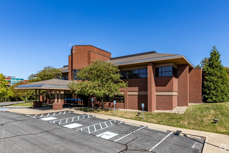 More Photos Of 1605 Coraopolis Heights Rd, Moon Township Office For Lease
