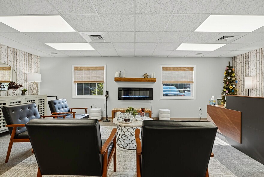 More Photos Of 37 Pierce St, Northborough Office For Sale