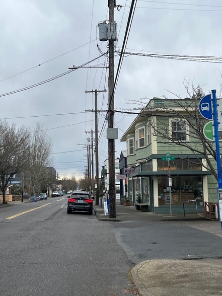 More Photos Of 2304 N Killingsworth St, Portland Warehouse For Sale