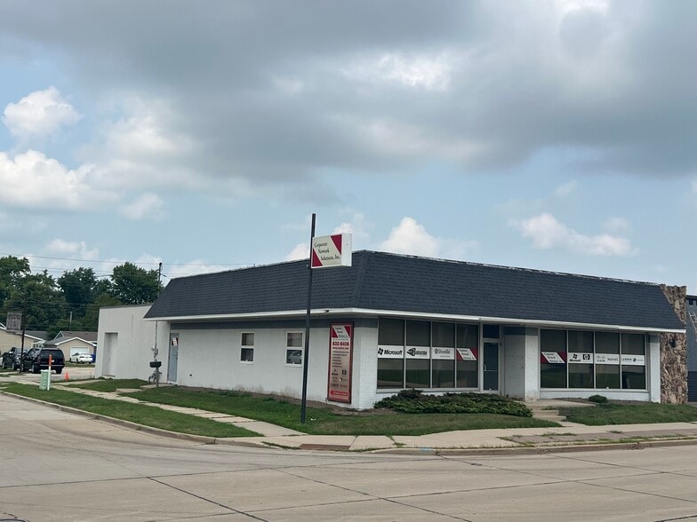 Primary Photo Of 1624 E Wisconsin Ave, Appleton Office For Sale