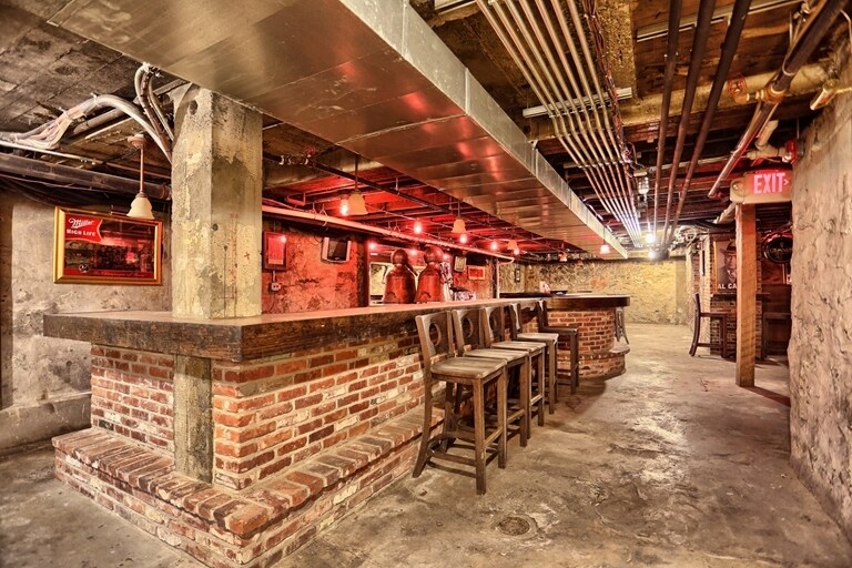 More Photos Of 321 N 2nd St, Harrisburg Restaurant For Lease