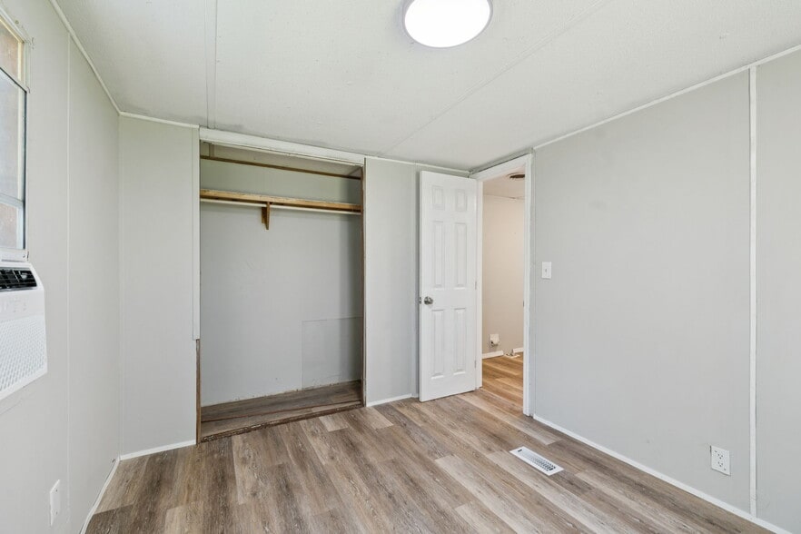 More Photos Of 9314 Beeler Ct, Bon Aqua Manufactured Housing Mobile Home Park For Sale