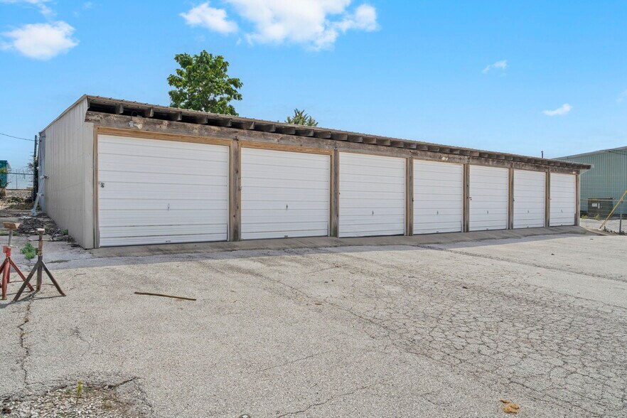 More Photos Of 2752 E Kearney St, Springfield Freestanding For Sale