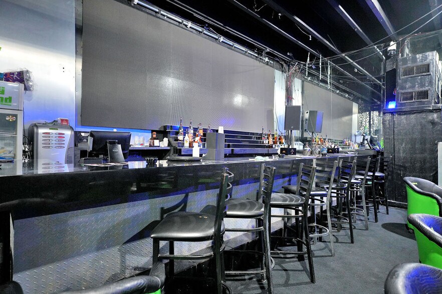 More Photos Of 728 NW 79 Street, Miami Bar For Sale