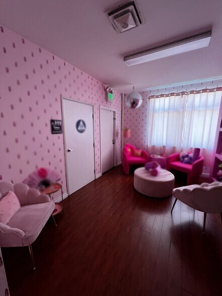 More Photos Of 2205 N Hollywood Way, Burbank Service For Sale