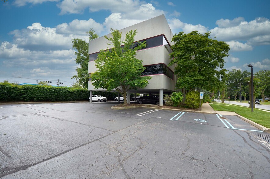 More Photos Of 16 Arcadian Way, Paramus Office For Lease